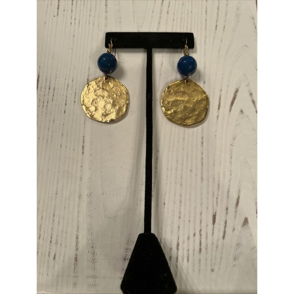 Kenneth Jay Lane Hammered Gold Medallion & Blue Agate Pierce Wire Earring Signed - Picture 7 of 13